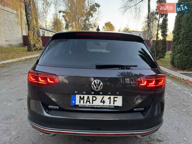 Серый Фольксваген Пассат Альтрак, объемом двигателя 2 л и пробегом 215 тыс. км за 23500 $, фото 20 на Automoto.ua