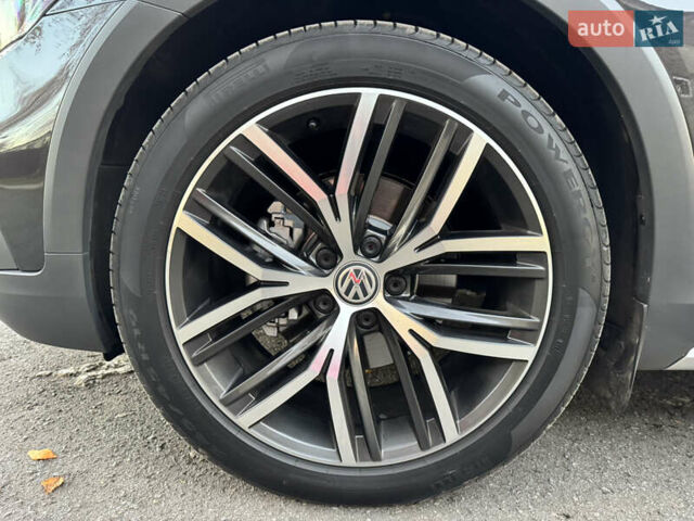 Серый Фольксваген Пассат Альтрак, объемом двигателя 2 л и пробегом 215 тыс. км за 23500 $, фото 18 на Automoto.ua