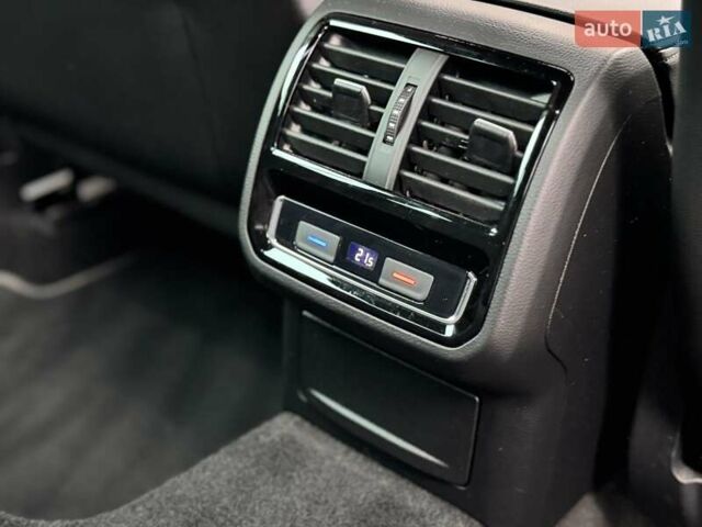 Сірий Фольксваген Пассат Альтрак, об'ємом двигуна 2 л та пробігом 238 тис. км за 21500 $, фото 25 на Automoto.ua