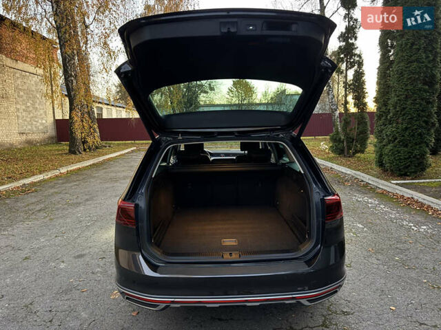 Серый Фольксваген Пассат Альтрак, объемом двигателя 2 л и пробегом 215 тыс. км за 23500 $, фото 90 на Automoto.ua