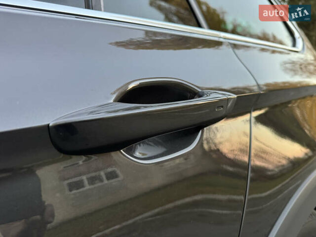 Серый Фольксваген Пассат Альтрак, объемом двигателя 2 л и пробегом 215 тыс. км за 23500 $, фото 19 на Automoto.ua