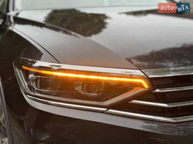 Серый Фольксваген Пассат Альтрак, объемом двигателя 2 л и пробегом 215 тыс. км за 23500 $, фото 25 на Automoto.ua