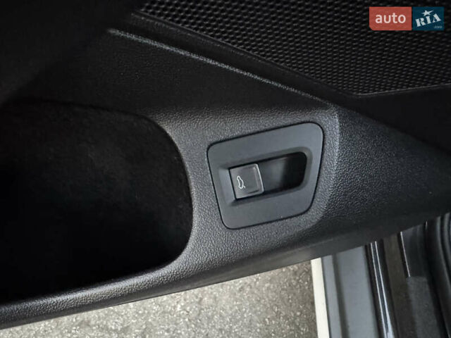 Серый Фольксваген Пассат Альтрак, объемом двигателя 2 л и пробегом 215 тыс. км за 23500 $, фото 28 на Automoto.ua