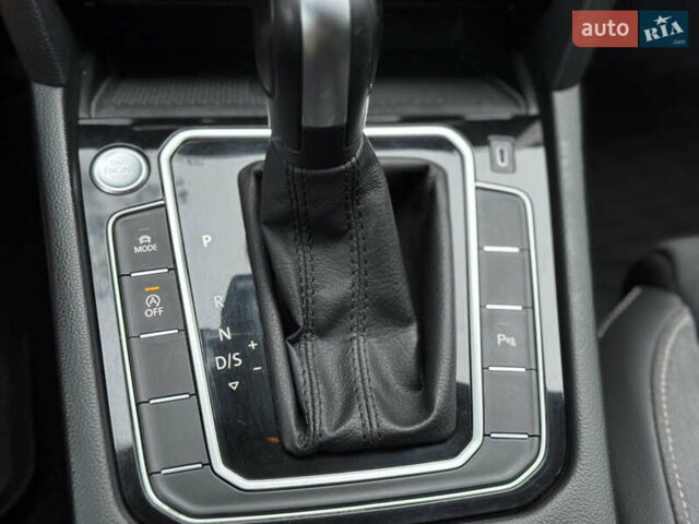 Серый Фольксваген Пассат Альтрак, объемом двигателя 2 л и пробегом 215 тыс. км за 23500 $, фото 63 на Automoto.ua