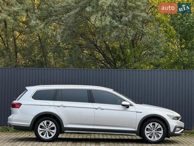 Сірий Фольксваген Пассат Альтрак, об'ємом двигуна 2 л та пробігом 177 тис. км за 28499 $, фото 2 на Automoto.ua