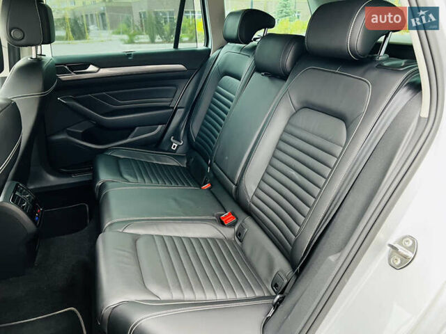 Серый Фольксваген Пассат Альтрак, объемом двигателя 2 л и пробегом 177 тыс. км за 24900 $, фото 59 на Automoto.ua