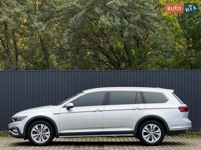 Сірий Фольксваген Пассат Альтрак, об'ємом двигуна 2 л та пробігом 177 тис. км за 28499 $, фото 6 на Automoto.ua