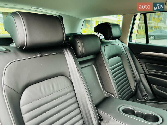 Серый Фольксваген Пассат Альтрак, объемом двигателя 2 л и пробегом 177 тыс. км за 24900 $, фото 56 на Automoto.ua