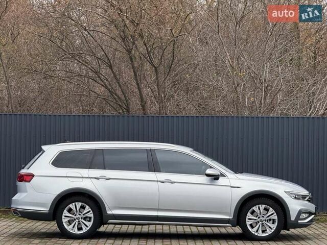 Серый Фольксваген Пассат Альтрак, объемом двигателя 2 л и пробегом 140 тыс. км за 25999 $, фото 2 на Automoto.ua