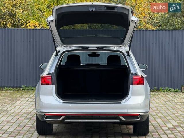 Сірий Фольксваген Пассат Альтрак, об'ємом двигуна 2 л та пробігом 177 тис. км за 28499 $, фото 65 на Automoto.ua