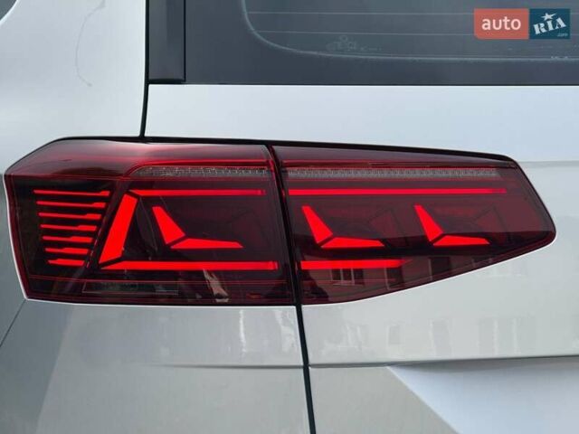 Сірий Фольксваген Пассат Альтрак, об'ємом двигуна 2 л та пробігом 177 тис. км за 28499 $, фото 22 на Automoto.ua