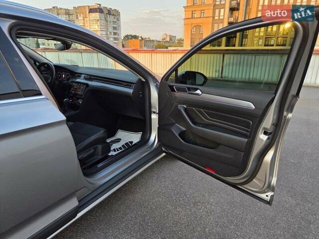 Серый Фольксваген Пассат Альтрак, объемом двигателя 2 л и пробегом 155 тыс. км за 29450 $, фото 77 на Automoto.ua