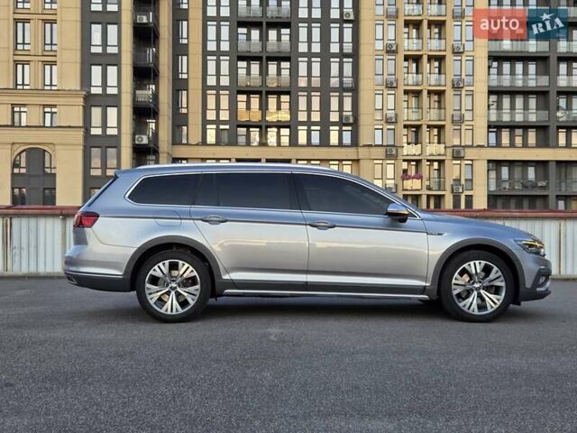 Серый Фольксваген Пассат Альтрак, объемом двигателя 2 л и пробегом 155 тыс. км за 29450 $, фото 103 на Automoto.ua