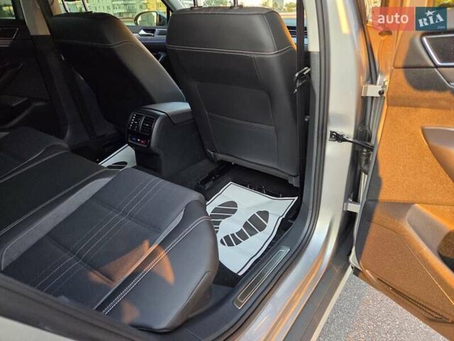 Серый Фольксваген Пассат Альтрак, объемом двигателя 2 л и пробегом 155 тыс. км за 29450 $, фото 25 на Automoto.ua