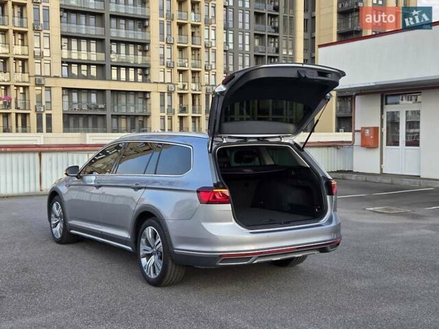 Серый Фольксваген Пассат Альтрак, объемом двигателя 2 л и пробегом 155 тыс. км за 29450 $, фото 113 на Automoto.ua