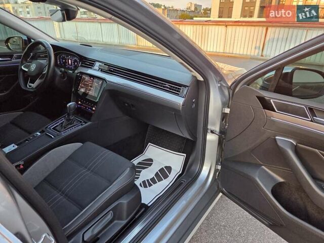 Серый Фольксваген Пассат Альтрак, объемом двигателя 2 л и пробегом 155 тыс. км за 29450 $, фото 75 на Automoto.ua