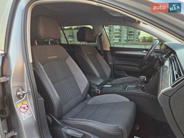 Серый Фольксваген Пассат Альтрак, объемом двигателя 2 л и пробегом 155 тыс. км за 29450 $, фото 71 на Automoto.ua