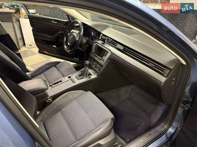 Синий Фольксваген Пассат Альтрак, объемом двигателя 2 л и пробегом 185 тыс. км за 16800 $, фото 6 на Automoto.ua