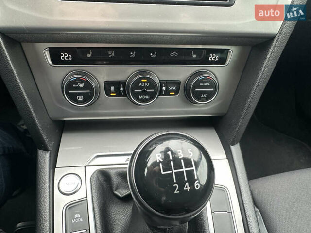 Синий Фольксваген Пассат Альтрак, объемом двигателя 2 л и пробегом 185 тыс. км за 16800 $, фото 26 на Automoto.ua