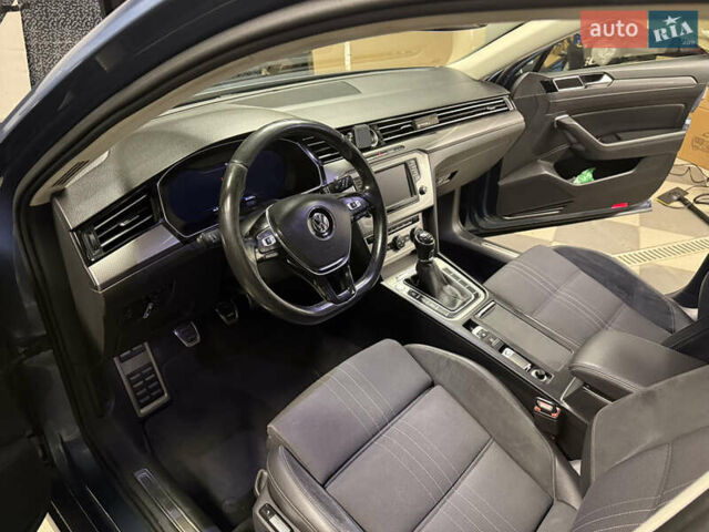 Синий Фольксваген Пассат Альтрак, объемом двигателя 2 л и пробегом 185 тыс. км за 16800 $, фото 7 на Automoto.ua