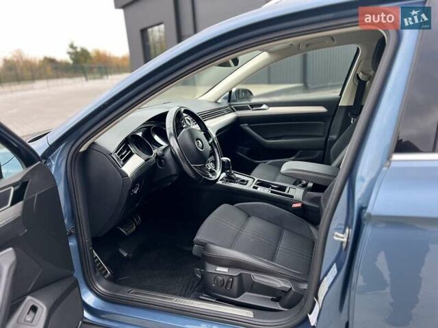 Синій Фольксваген Пассат Альтрак, об'ємом двигуна 2 л та пробігом 217 тис. км за 17450 $, фото 23 на Automoto.ua