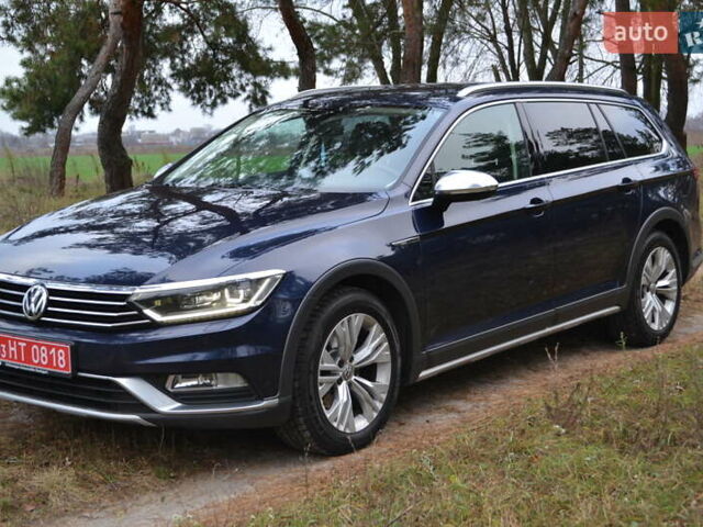 Синий Фольксваген Пассат Альтрак, объемом двигателя 2 л и пробегом 240 тыс. км за 17999 $, фото 1 на Automoto.ua