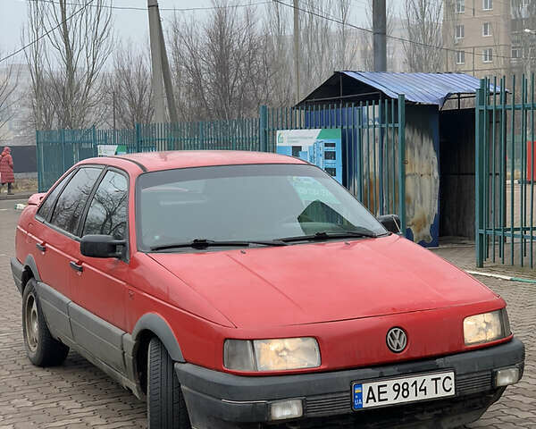 Красный Фольксваген Пассат Б3, объемом двигателя 2 л и пробегом 325 тыс. км за 2300 $, фото 1 на Automoto.ua