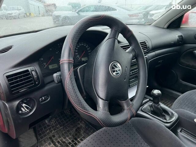 Красный Фольксваген Пассат Б5, объемом двигателя 1.9 л и пробегом 450 тыс. км за 4290 $, фото 15 на Automoto.ua