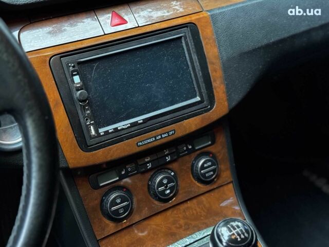 Черный Фольксваген Пассат Б6, объемом двигателя 2 л и пробегом 266 тыс. км за 5990 $, фото 17 на Automoto.ua