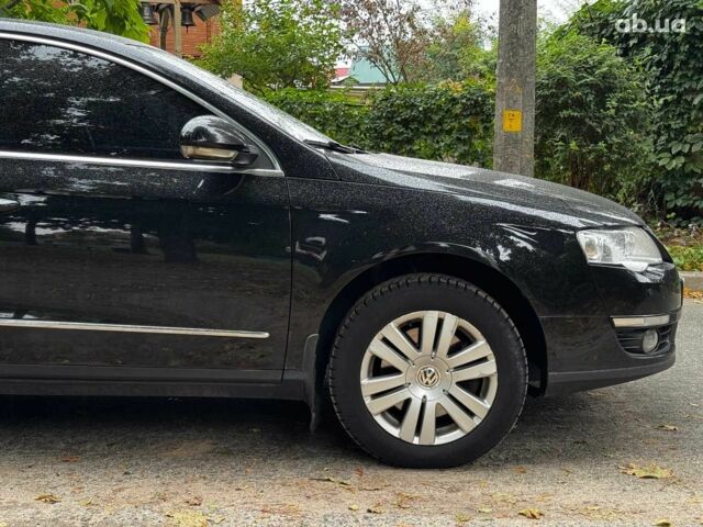 Черный Фольксваген Пассат Б6, объемом двигателя 2 л и пробегом 266 тыс. км за 5990 $, фото 3 на Automoto.ua