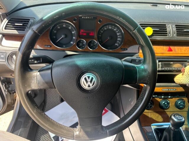 Серый Фольксваген Пассат Б6, объемом двигателя 2 л и пробегом 360 тыс. км за 4990 $, фото 20 на Automoto.ua