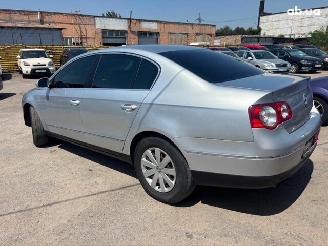 Серый Фольксваген Пассат Б6, объемом двигателя 2 л и пробегом 360 тыс. км за 4990 $, фото 2 на Automoto.ua