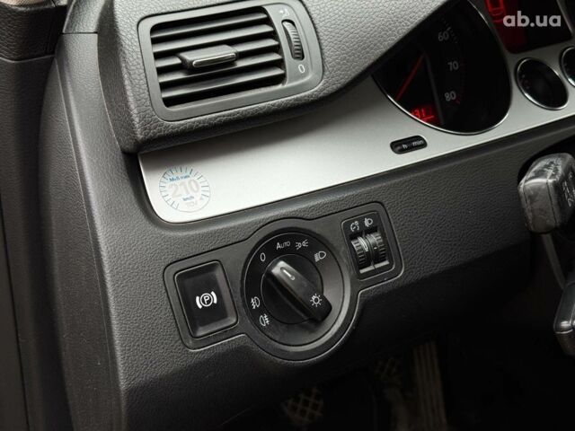 Серый Фольксваген Пассат Б6, объемом двигателя 1.8 л и пробегом 249 тыс. км за 5990 $, фото 13 на Automoto.ua