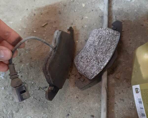 Синій Фольксваген Пассат Б6, об'ємом двигуна 2 л та пробігом 299 тис. км за 6300 $, фото 10 на Automoto.ua