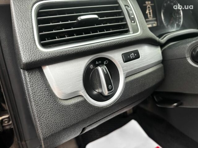 Черный Фольксваген Пассат Б7, объемом двигателя 2.5 л и пробегом 246 тыс. км за 9690 $, фото 18 на Automoto.ua