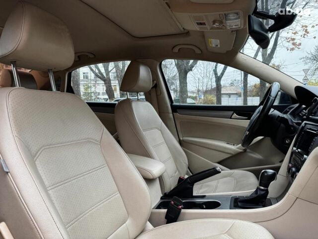 Черный Фольксваген Пассат Б7, объемом двигателя 1.8 л и пробегом 140 тыс. км за 10990 $, фото 33 на Automoto.ua