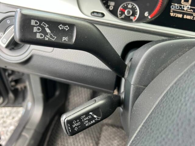 Серый Фольксваген Пассат Б7, объемом двигателя 1.6 л и пробегом 287 тыс. км за 8990 $, фото 26 на Automoto.ua