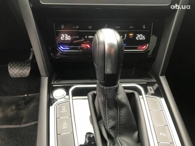 Белый Фольксваген Пассат Б8, объемом двигателя 2 л и пробегом 55 тыс. км за 30990 $, фото 4 на Automoto.ua