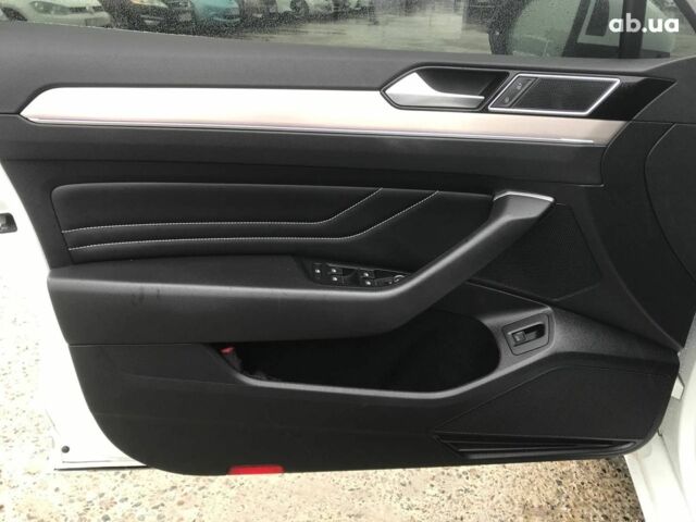 Белый Фольксваген Пассат Б8, объемом двигателя 2 л и пробегом 55 тыс. км за 30990 $, фото 5 на Automoto.ua