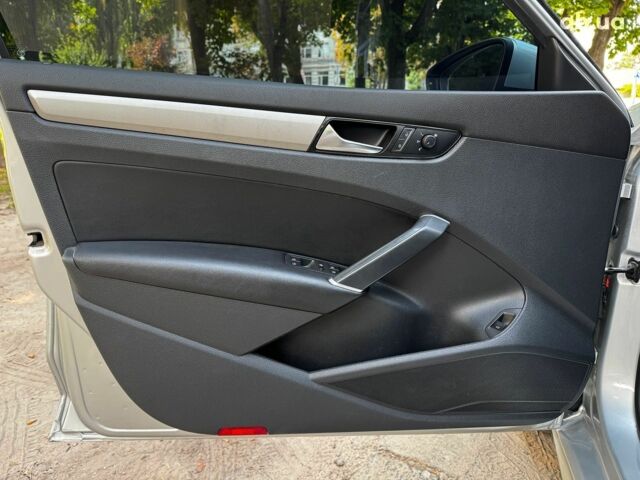 Серый Фольксваген Пассат Б8, объемом двигателя 2 л и пробегом 152 тыс. км за 16480 $, фото 15 на Automoto.ua