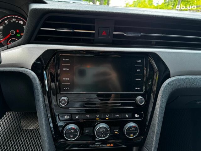 Серый Фольксваген Пассат Б8, объемом двигателя 2 л и пробегом 152 тыс. км за 16480 $, фото 21 на Automoto.ua