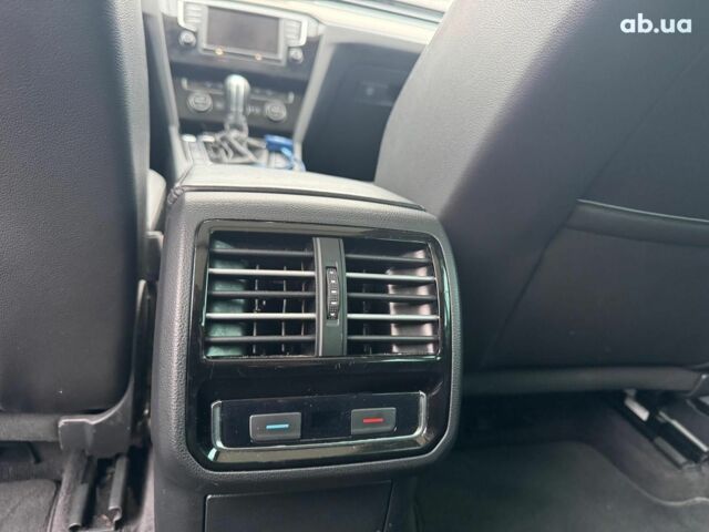 Синій Фольксваген Пассат Б8, об'ємом двигуна 2 л та пробігом 332 тис. км за 15990 $, фото 15 на Automoto.ua