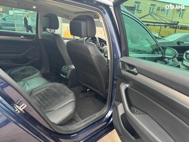 Синій Фольксваген Пассат Б8, об'ємом двигуна 2 л та пробігом 332 тис. км за 15990 $, фото 10 на Automoto.ua