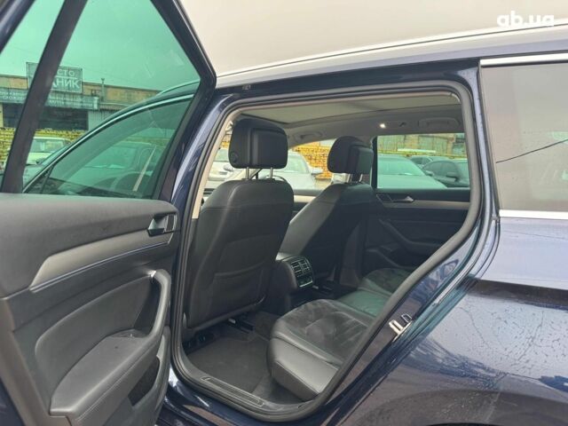 Синій Фольксваген Пассат Б8, об'ємом двигуна 2 л та пробігом 332 тис. км за 15990 $, фото 9 на Automoto.ua