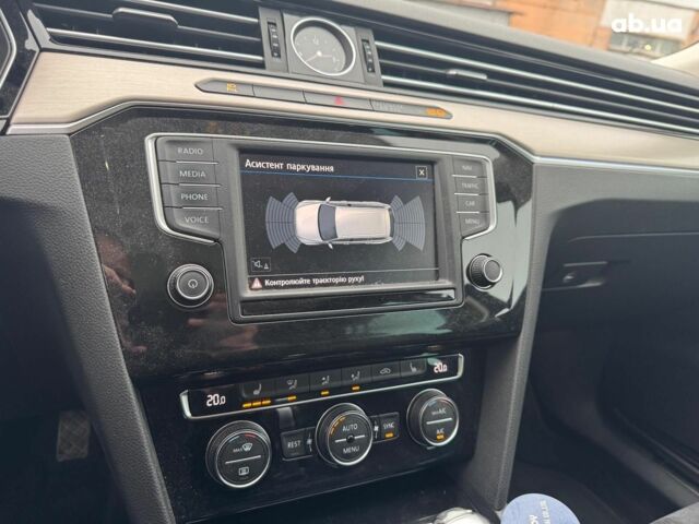 Синій Фольксваген Пассат Б8, об'ємом двигуна 2 л та пробігом 332 тис. км за 15990 $, фото 24 на Automoto.ua