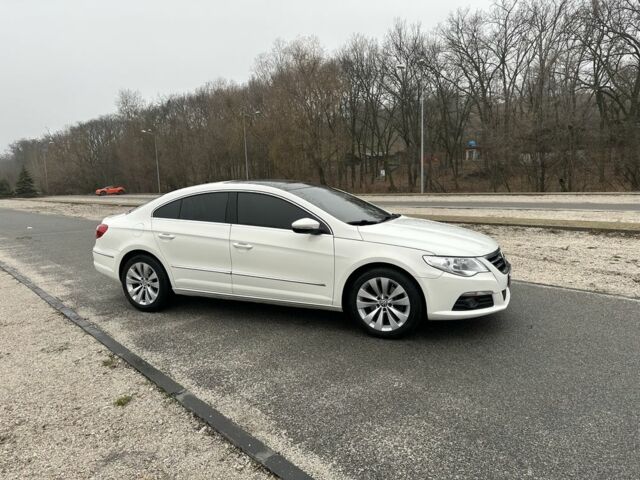 Белый Фольксваген Пассат СС, объемом двигателя 2 л и пробегом 224 тыс. км за 7700 $, фото 1 на Automoto.ua