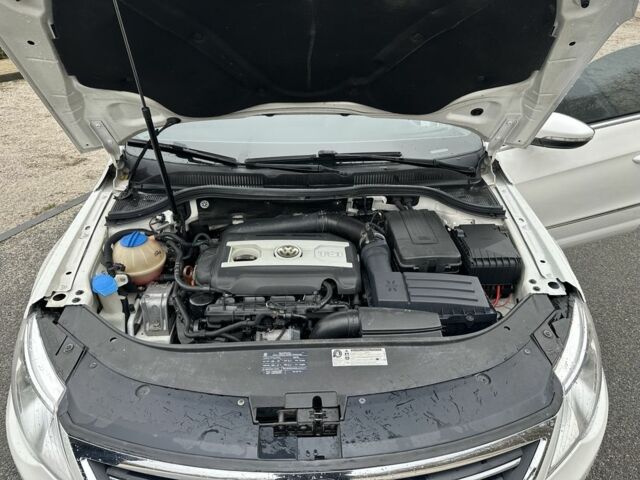 Белый Фольксваген Пассат СС, объемом двигателя 2 л и пробегом 224 тыс. км за 7700 $, фото 11 на Automoto.ua