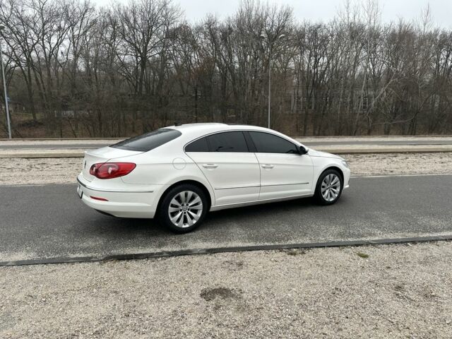 Белый Фольксваген Пассат СС, объемом двигателя 2 л и пробегом 224 тыс. км за 7700 $, фото 2 на Automoto.ua