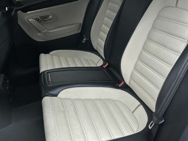 Белый Фольксваген Пассат СС, объемом двигателя 2 л и пробегом 247 тыс. км за 9200 $, фото 6 на Automoto.ua