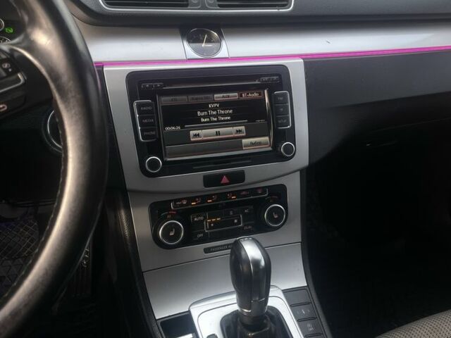 Белый Фольксваген Пассат СС, объемом двигателя 2 л и пробегом 302 тыс. км за 12200 $, фото 7 на Automoto.ua